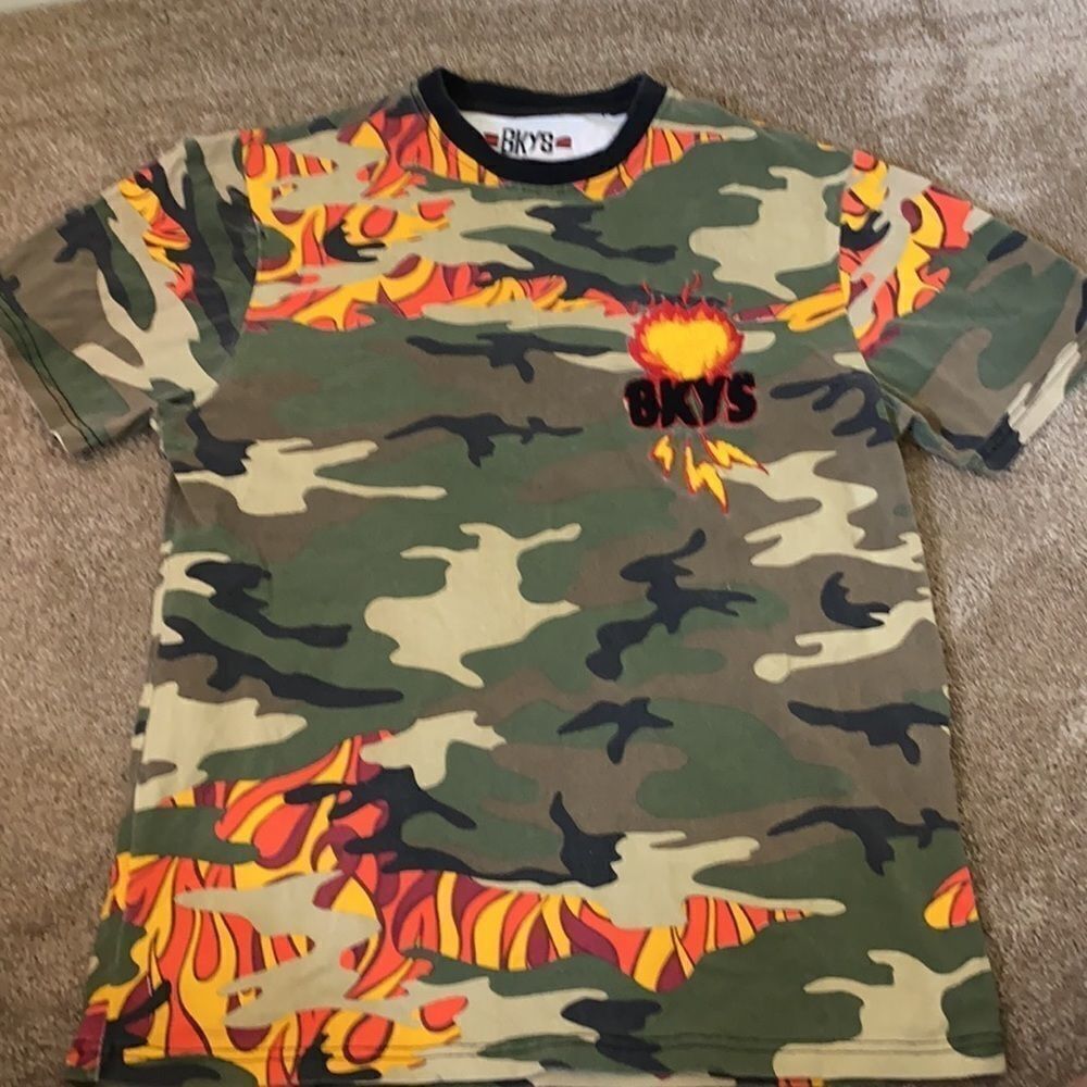 🔥3/$25🔥❤️ BKYS Camo Flame Tee ❤️